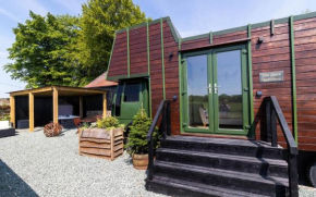 The Shire Luxury Converted Horse Lorry with private hot tub Cyfie Farm